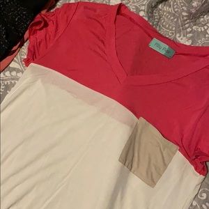 Cute T-shirt with velvet pocket